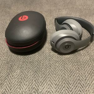 Like new Beats by Dre!!